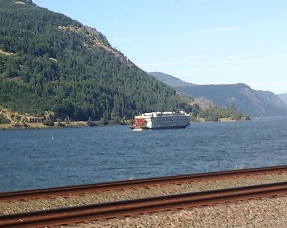 trip columbia gorge paddlewheel